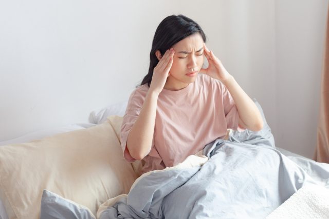 不調を抱えてお悩みの女性のイメージ