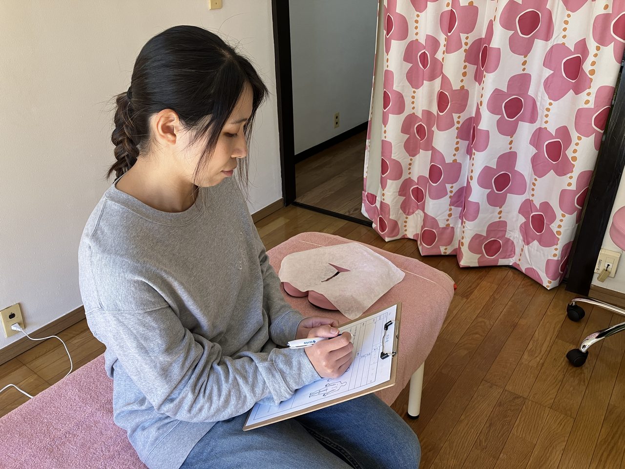 ひぽくら鍼灸院の施術ベッド