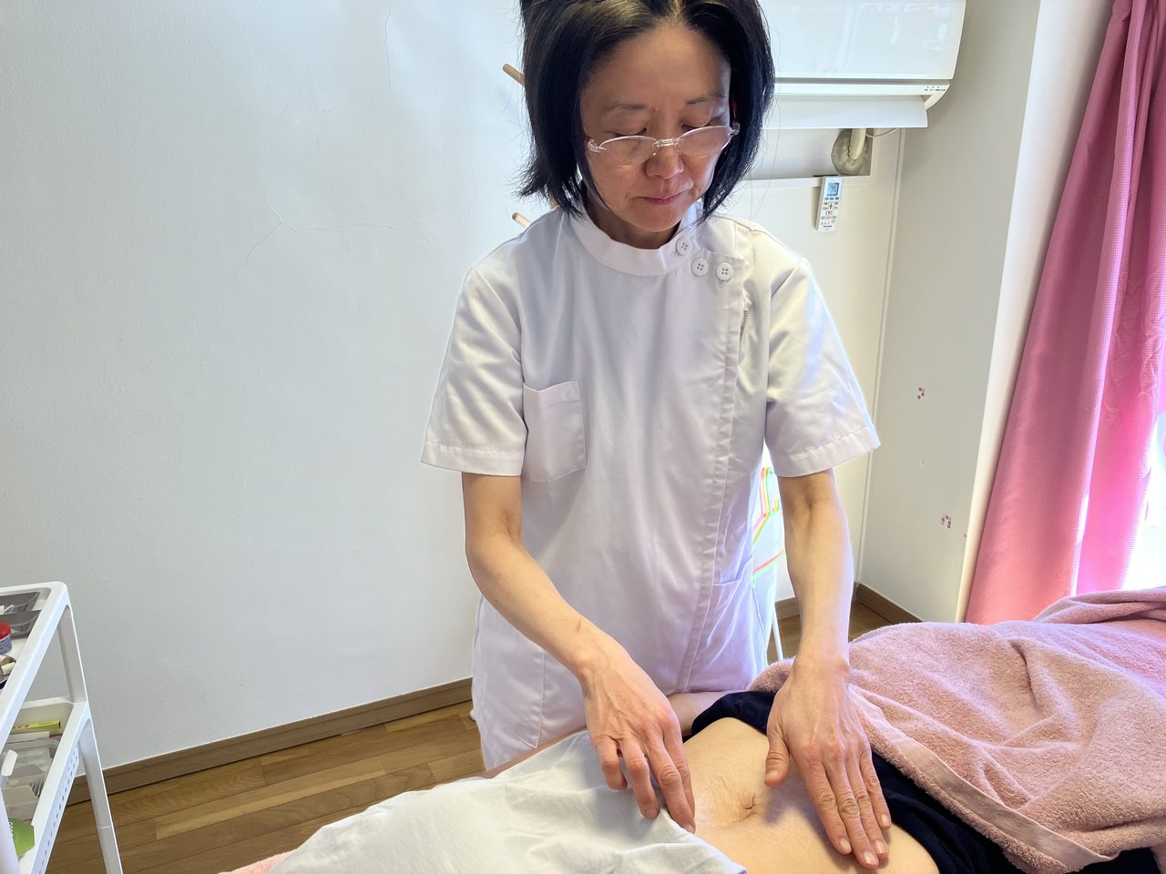 患者さんのお話をじっくり伺う小川院長